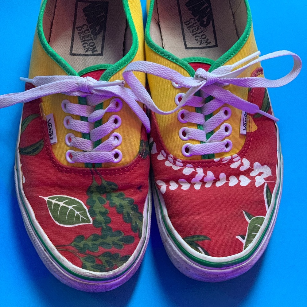 CUSTOM PAINTED VANS SIZE 8.5